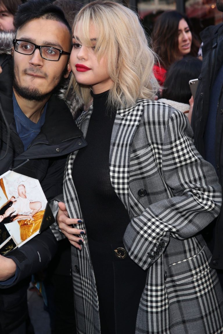 Selena Gomez | Celeb Masta 25