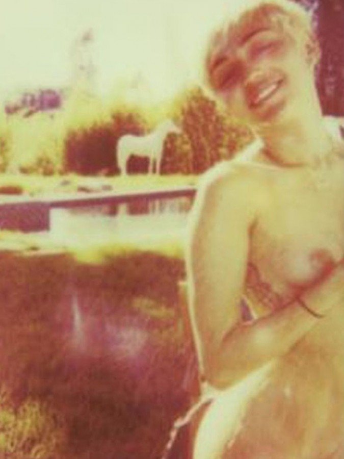 Miley Cyrus | Celeb Masta 69