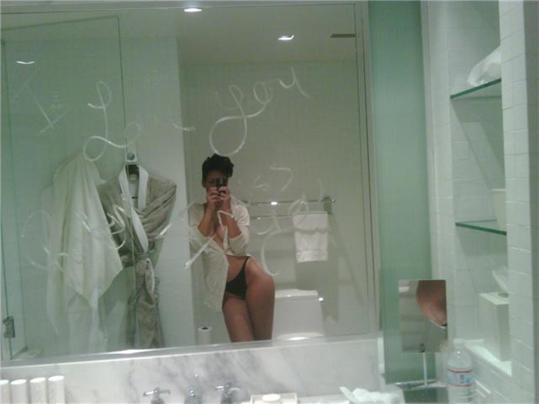 Rihanna | Celeb Masta 75