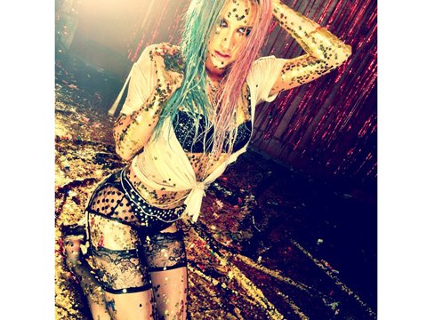 Kesha Rose Sebert | Celeb Masta 6