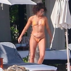 Sarah Hyland | Celeb Masta 4