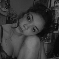 Sarah Hyland | Celeb Masta 46