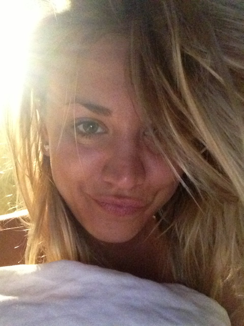 Kaley Cuoco | Celeb Masta 17