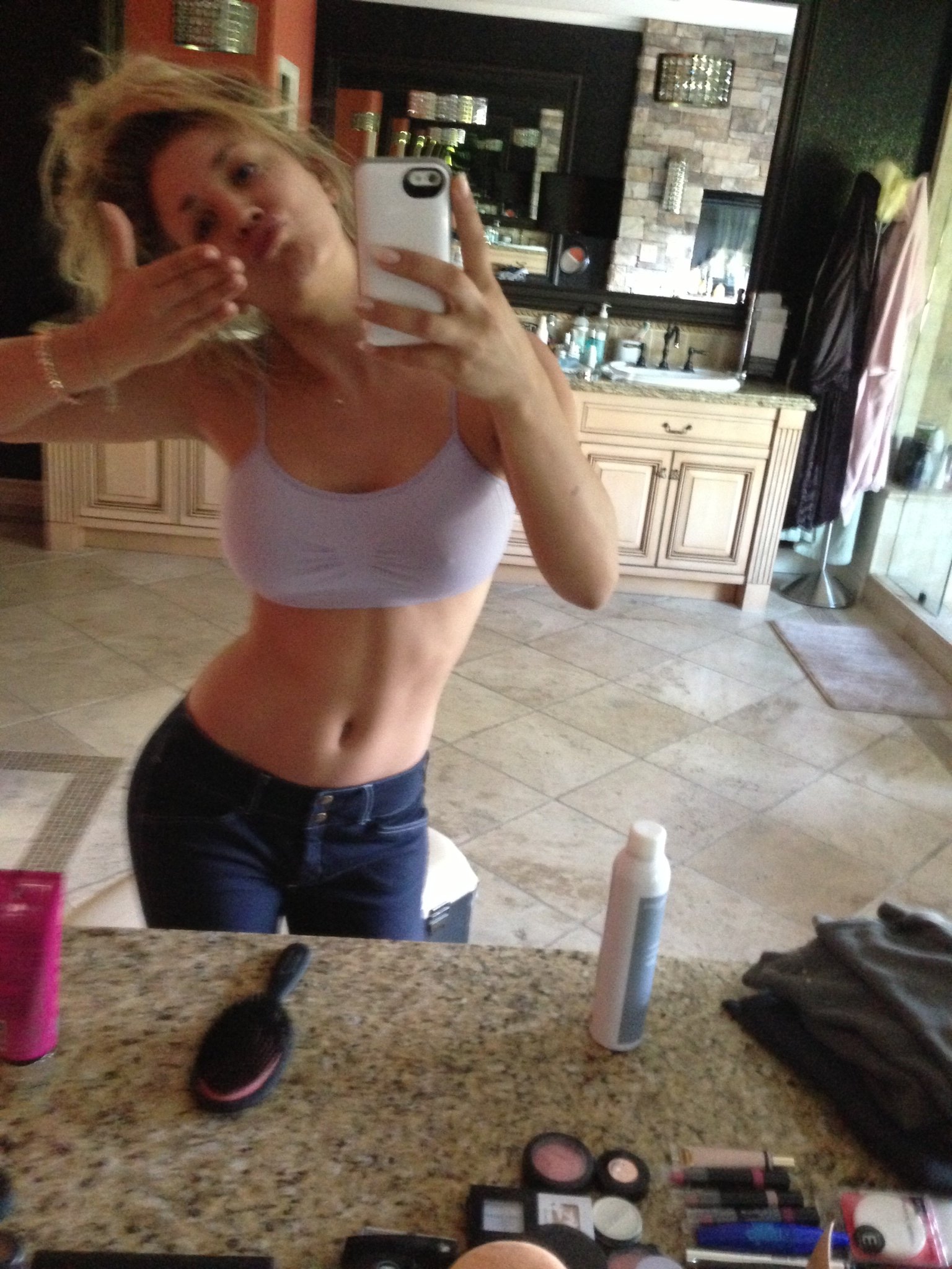 Kaley Cuoco | Celeb Masta 22