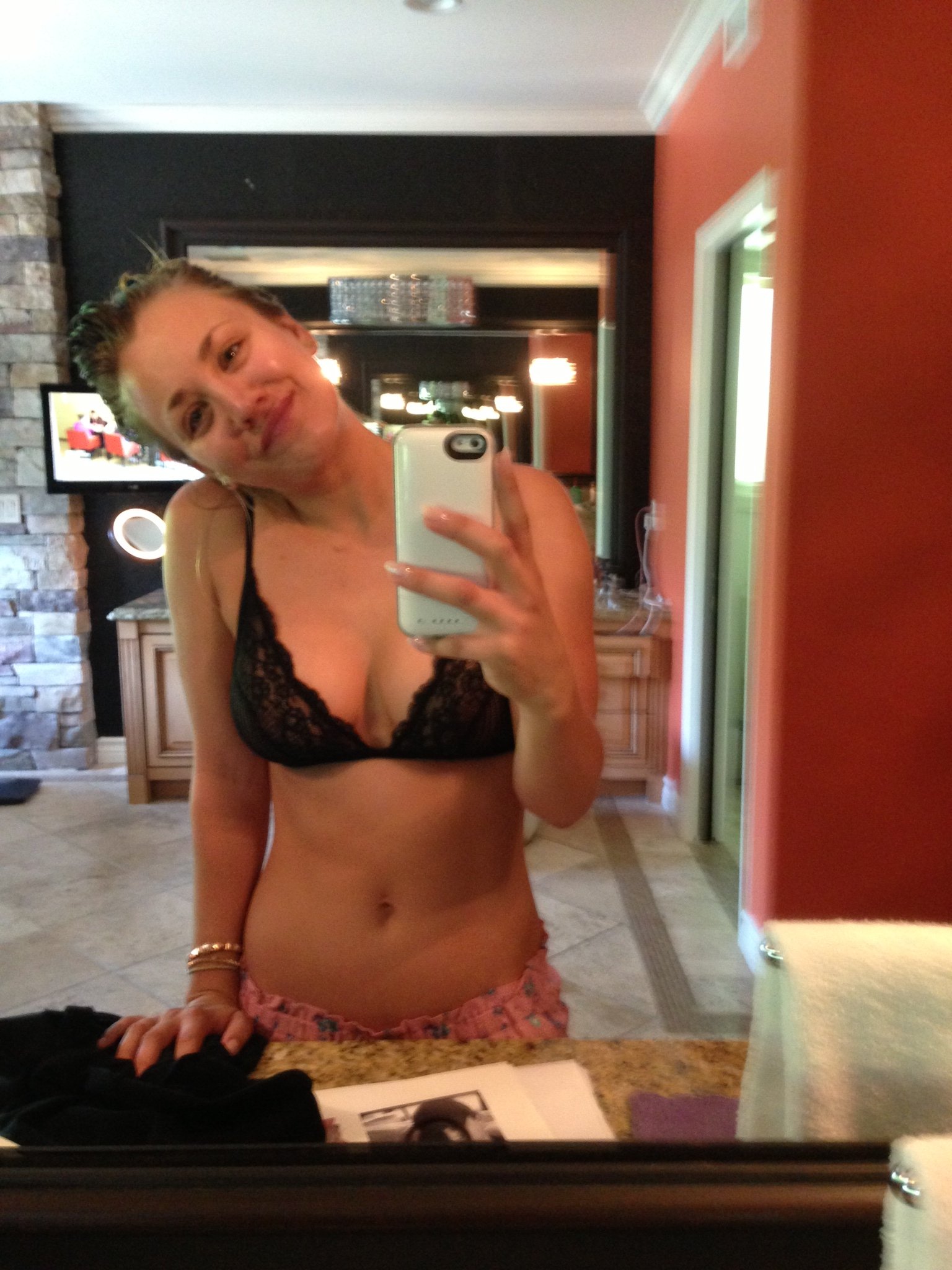 Kaley Cuoco | Celeb Masta 26