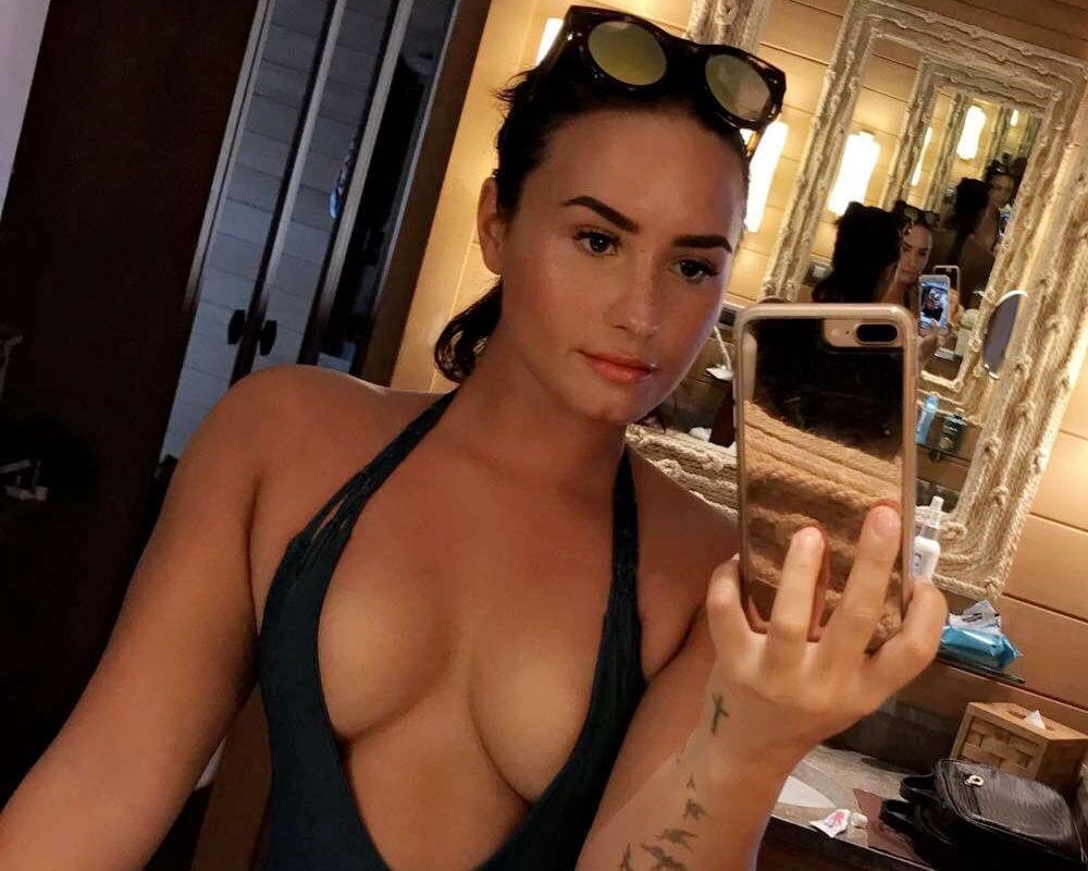 Demi Lovato | Celeb Masta 1