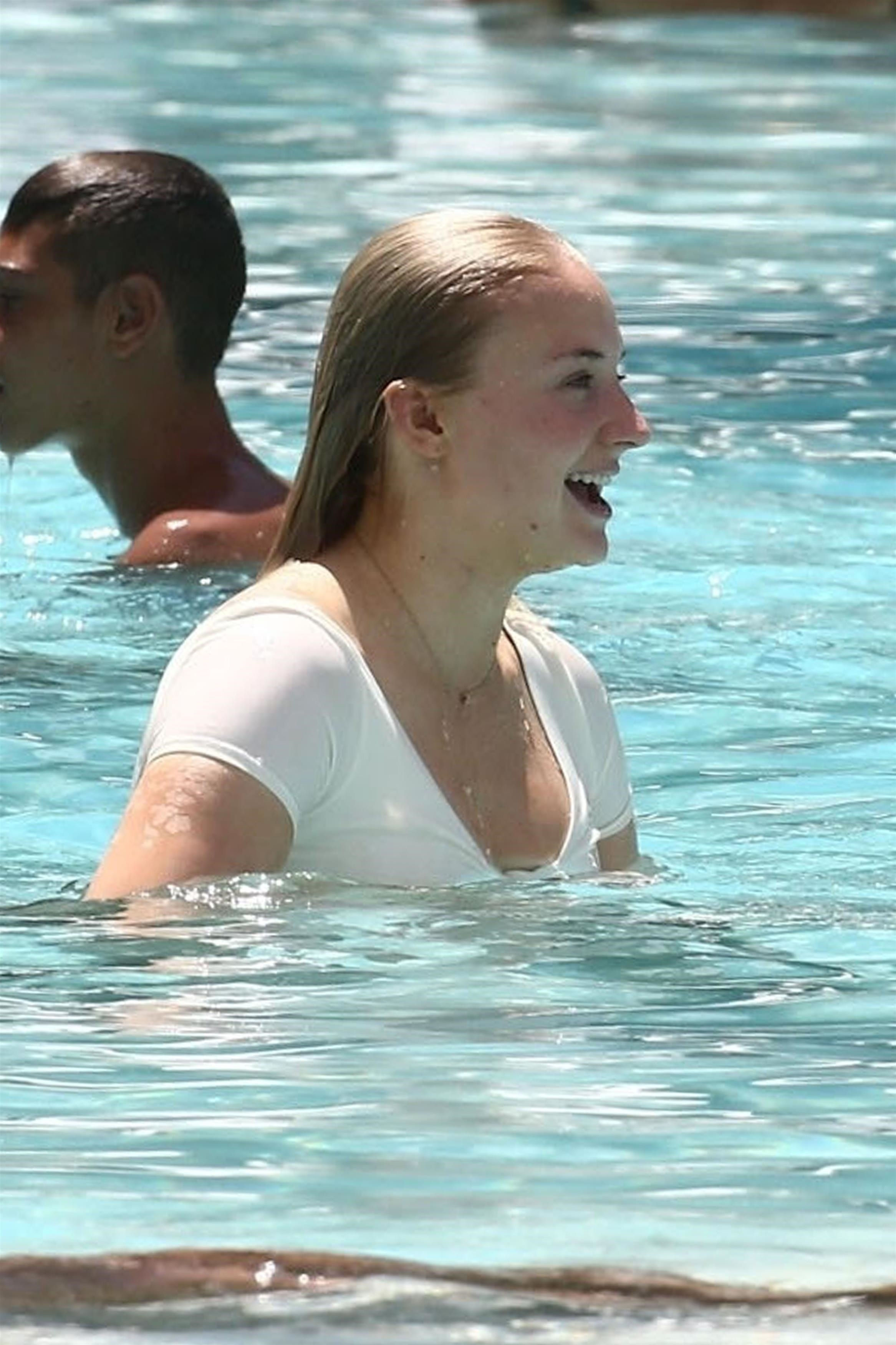 Sophie Turner | Celeb Masta 121