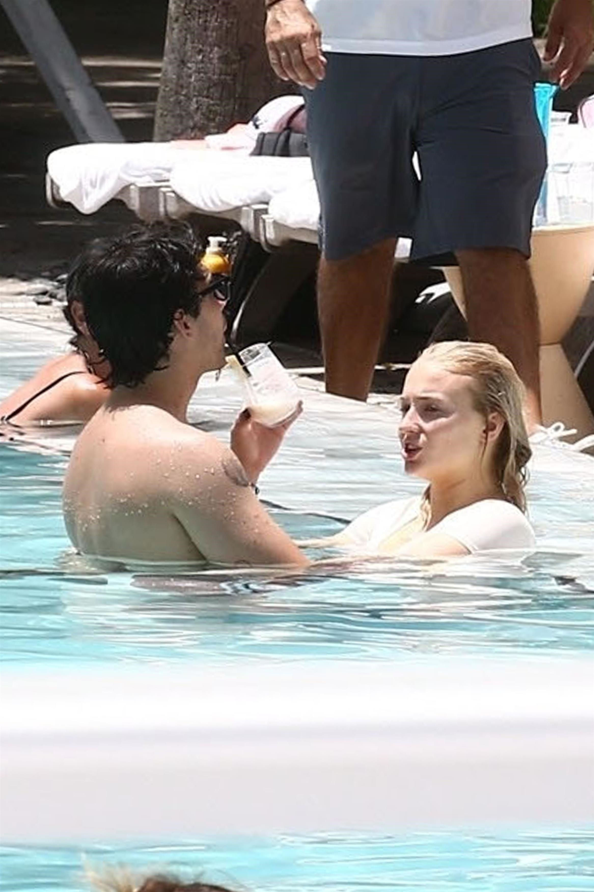 Sophie Turner | Celeb Masta 154