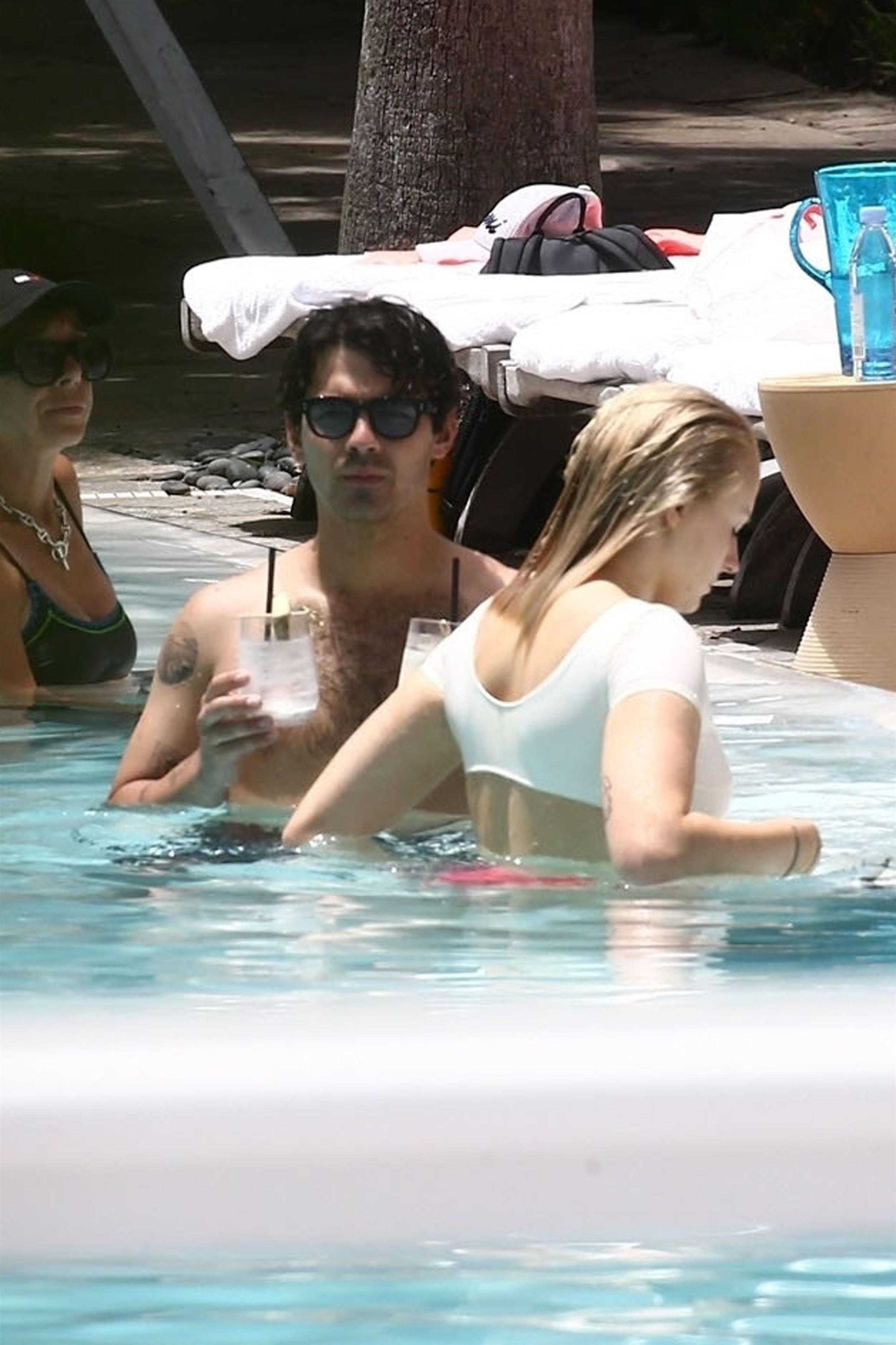 Sophie Turner | Celeb Masta 160
