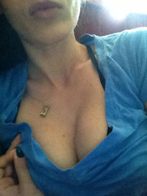 Lizzy Caplan | Celeb Masta 16