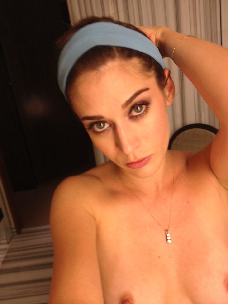 Lizzy Caplan | Celeb Masta 33