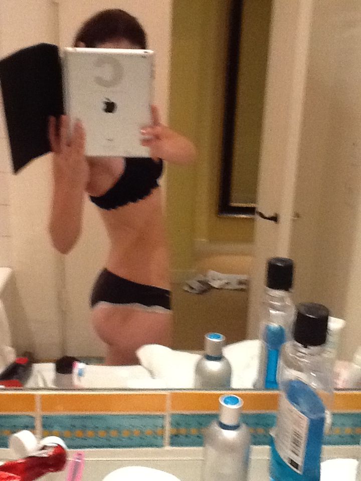 Lizzy Caplan | Celeb Masta 5