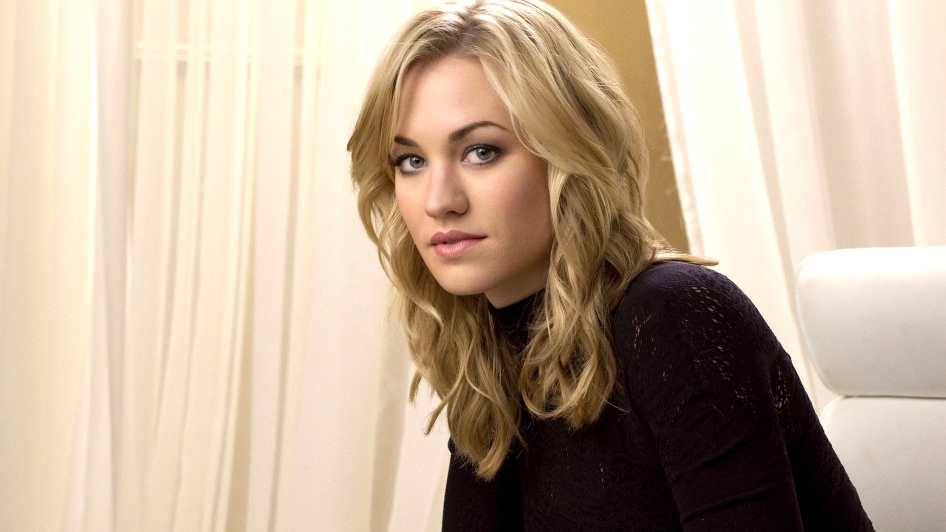 Yvonne Strahovski | Celeb Masta 21