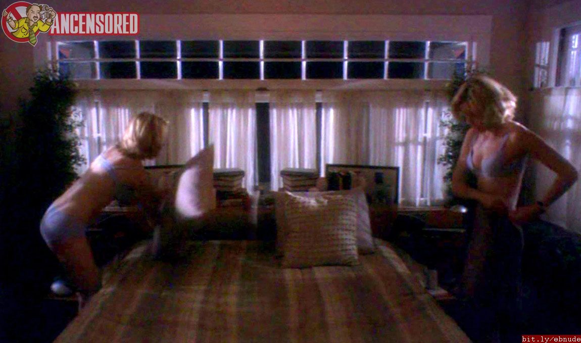 Elizabeth Banks | Celeb Masta 12