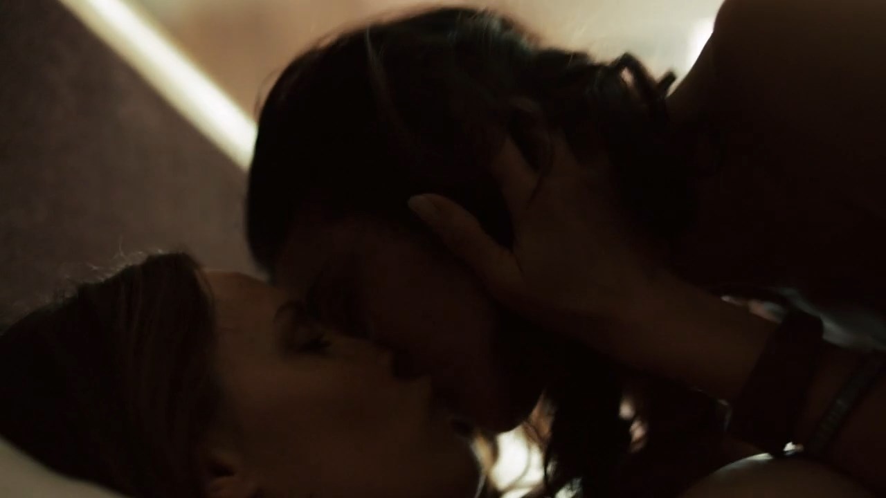 Emmanuelle Chriqui | Celeb Masta 11