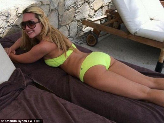 Amanda Bynes | Celeb Masta 9