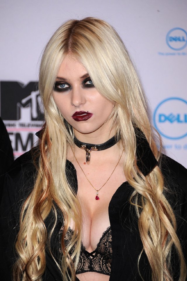 Taylor Momsen | Celeb Masta 6