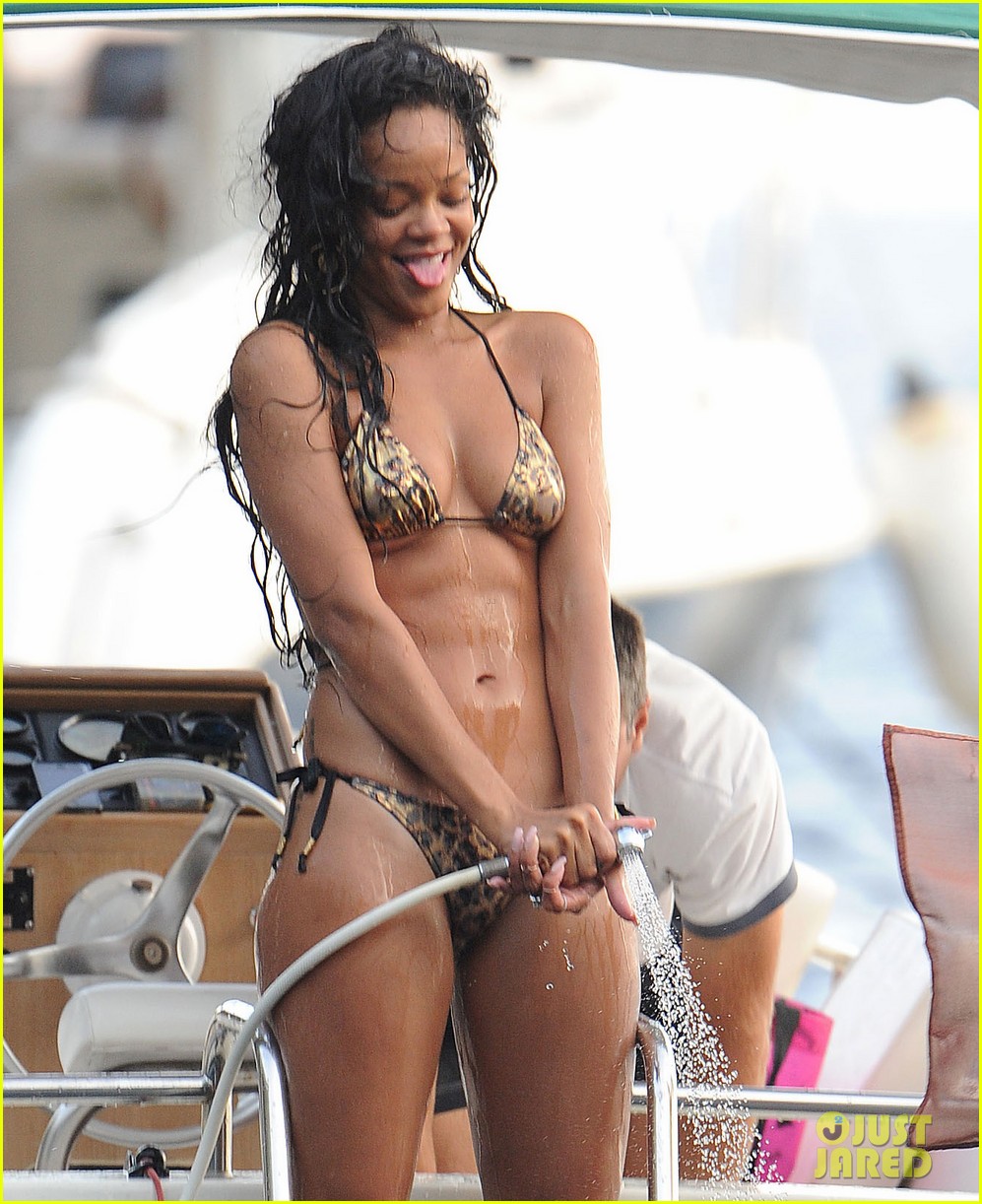 Top Celebrity Bikini Bodies All Time Pictures | CelebNews image 20