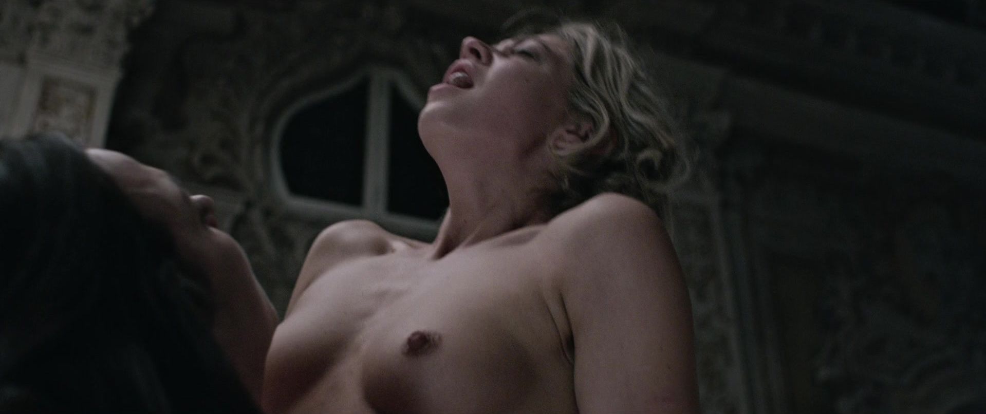 Analeigh Tipton | Celeb Masta 244