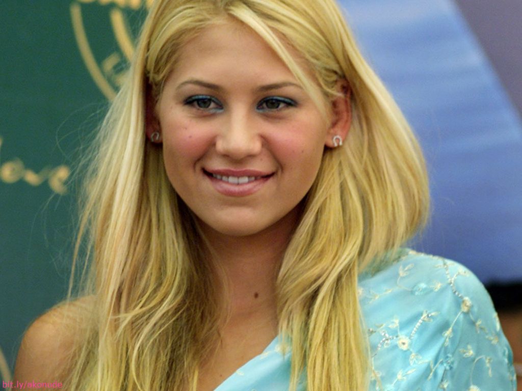 Anna Kournikova | Celeb Masta 8