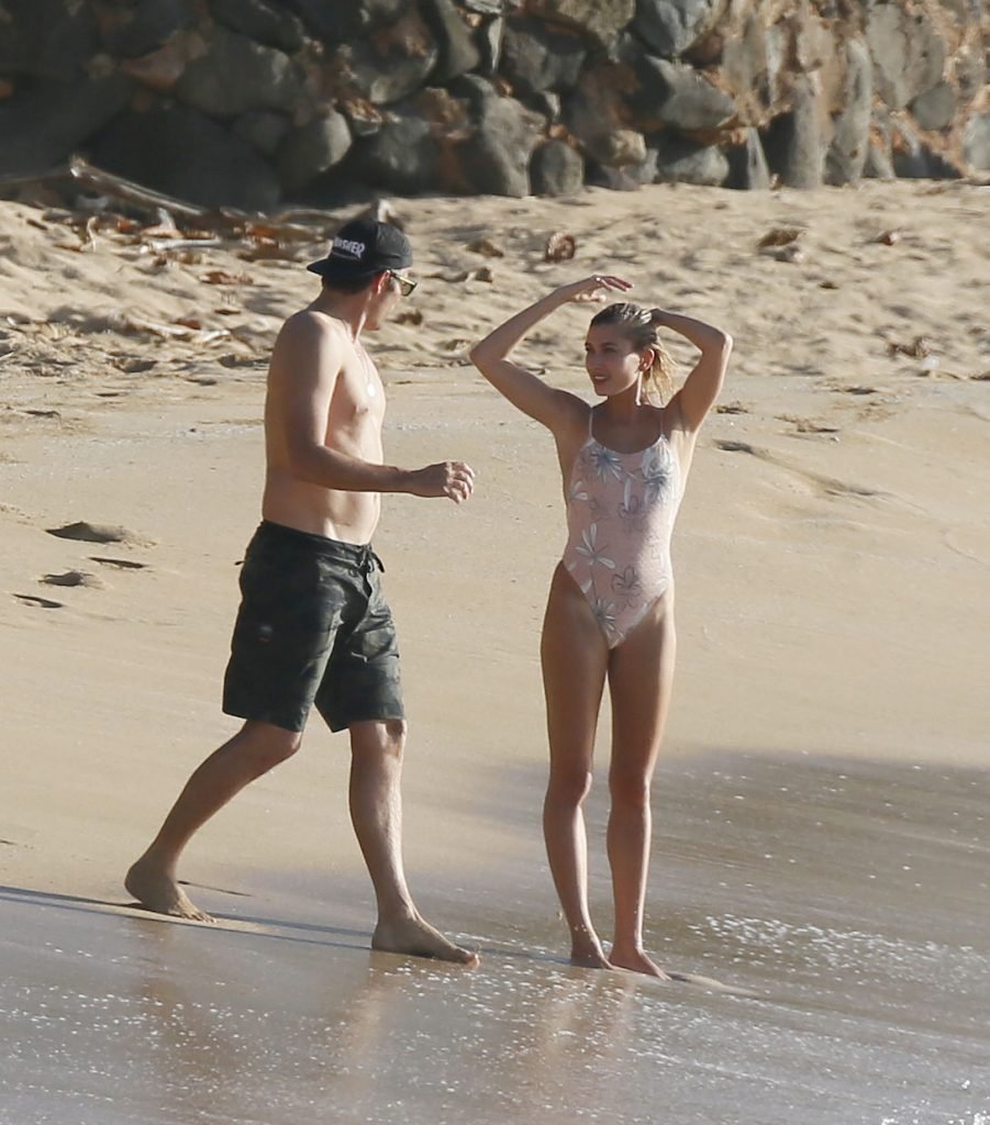 Hailey Baldwin | Celeb Masta 45