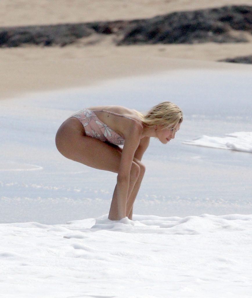 Hailey Baldwin | Celeb Masta 54