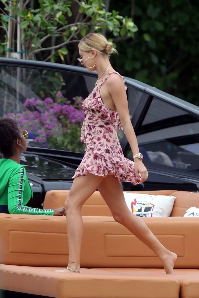 Hailey Baldwin | Celeb Masta 4