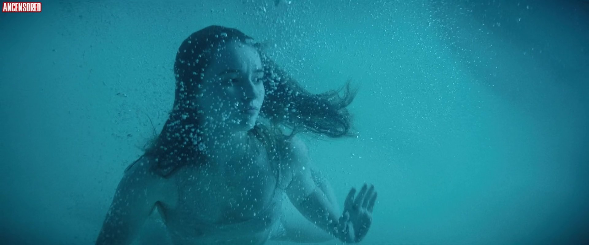 Kaitlyn Dever | Celeb Masta 10