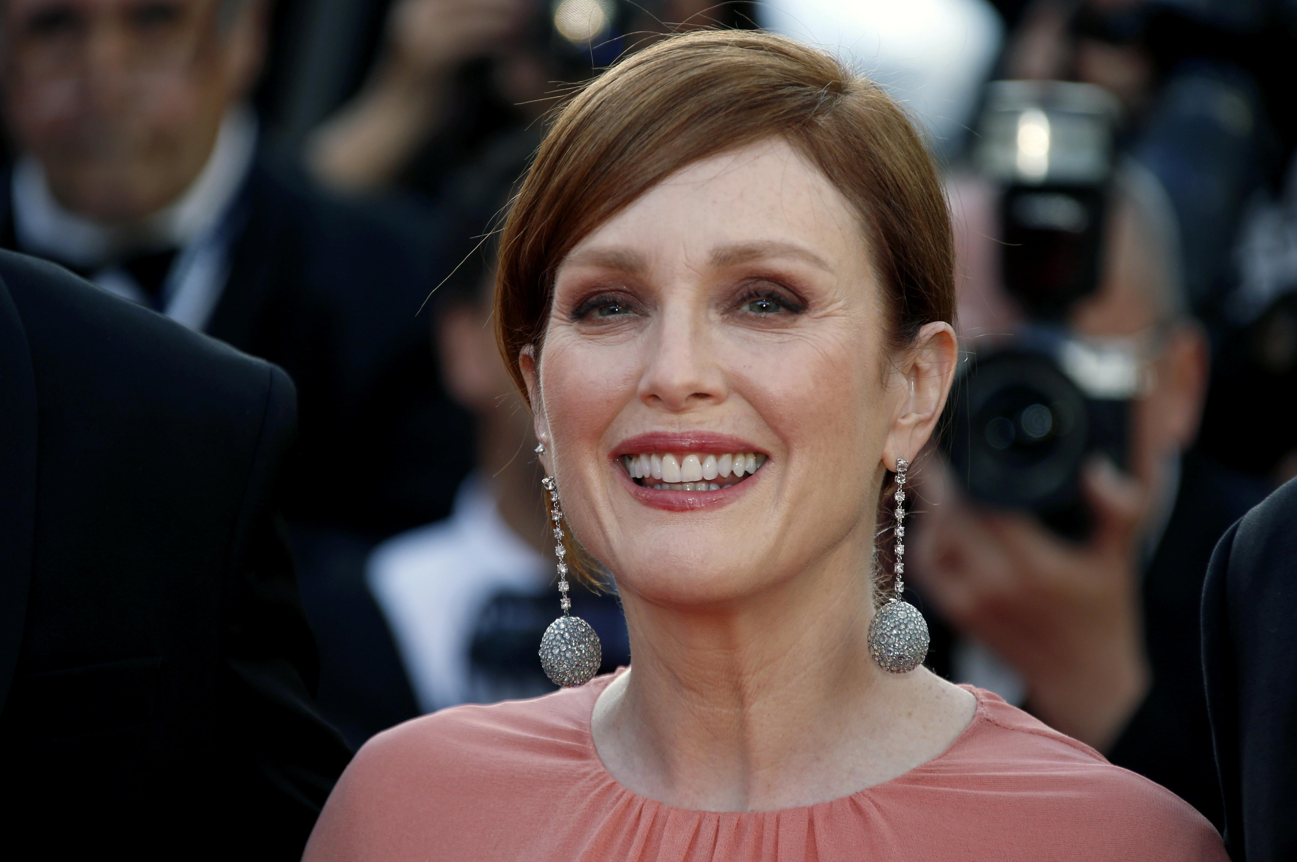 Julianne Moore | Celeb Masta 30