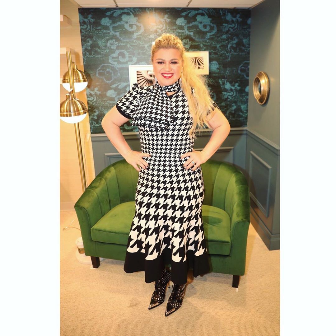 Kelly Clarkson | Celeb Masta 4