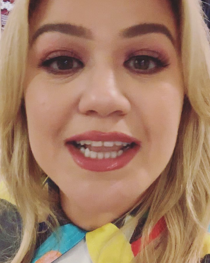 Kelly Clarkson | Celeb Masta 5