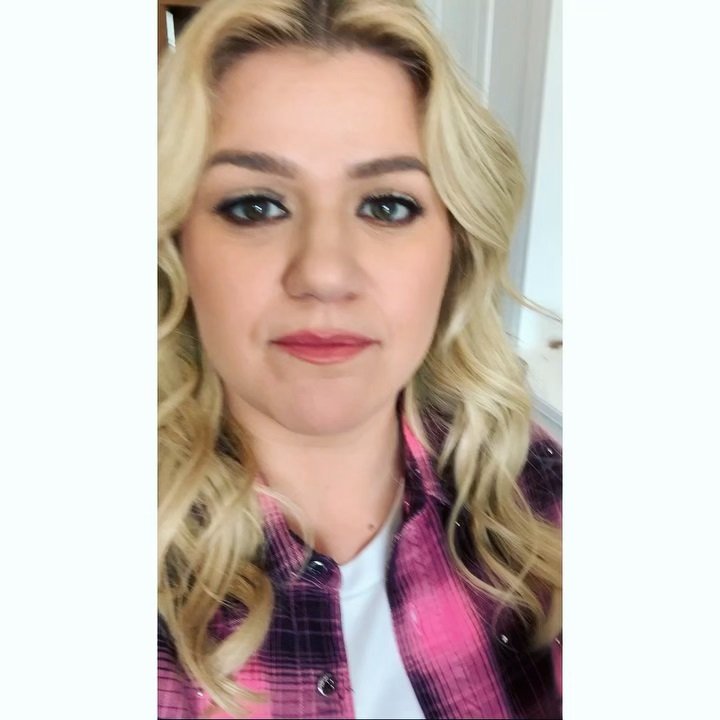 Kelly Clarkson | Celeb Masta 59
