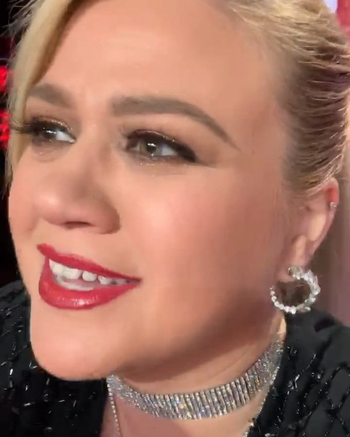 Kelly Clarkson | Celeb Masta 60