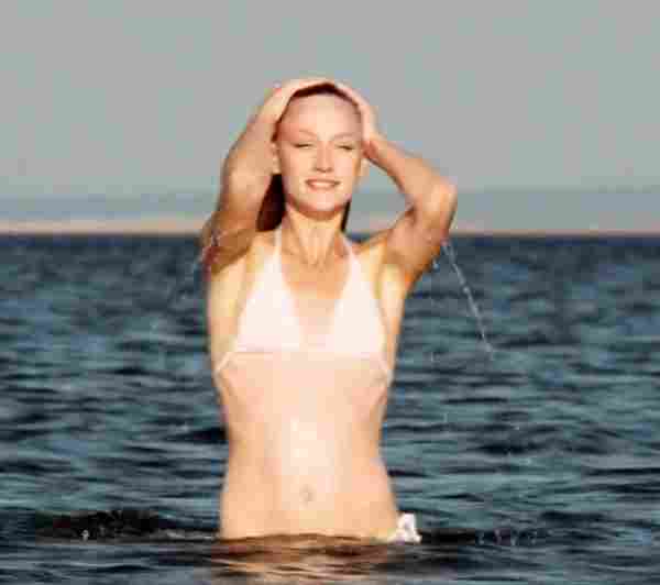 Kerry Bishe | Celeb Masta 7