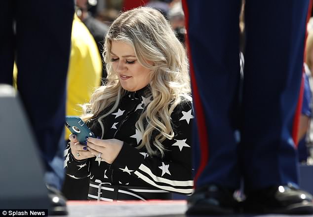 Kelly Clarkson | Celeb Masta 27