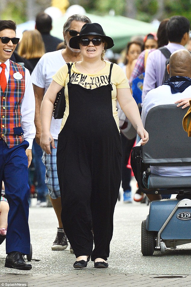 Kelly Clarkson | Celeb Masta 32