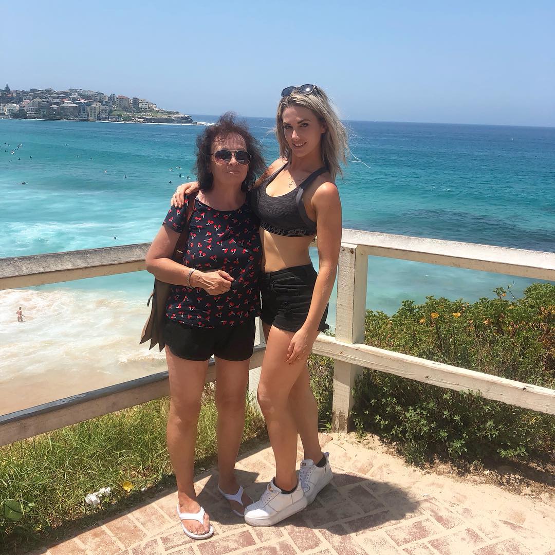 Laura Surrich | Celeb Masta 24