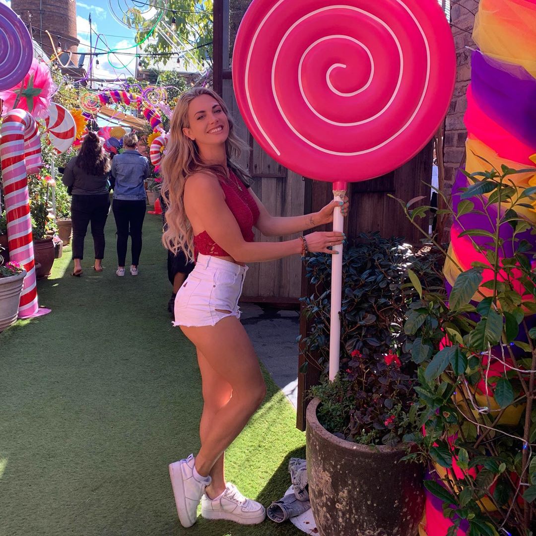 Laura Surrich | Celeb Masta 31