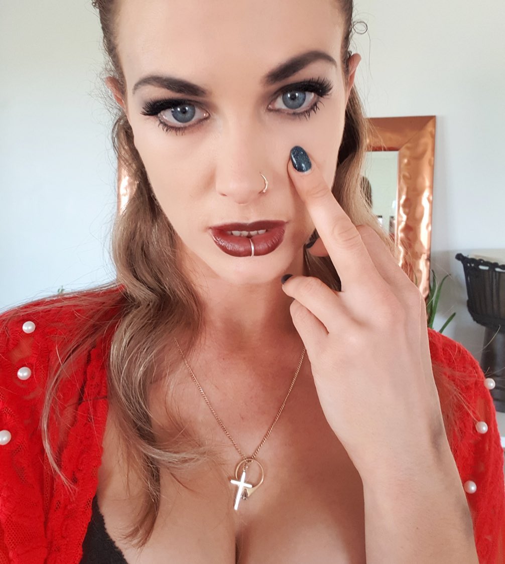 Laura Surrich | Celeb Masta 46