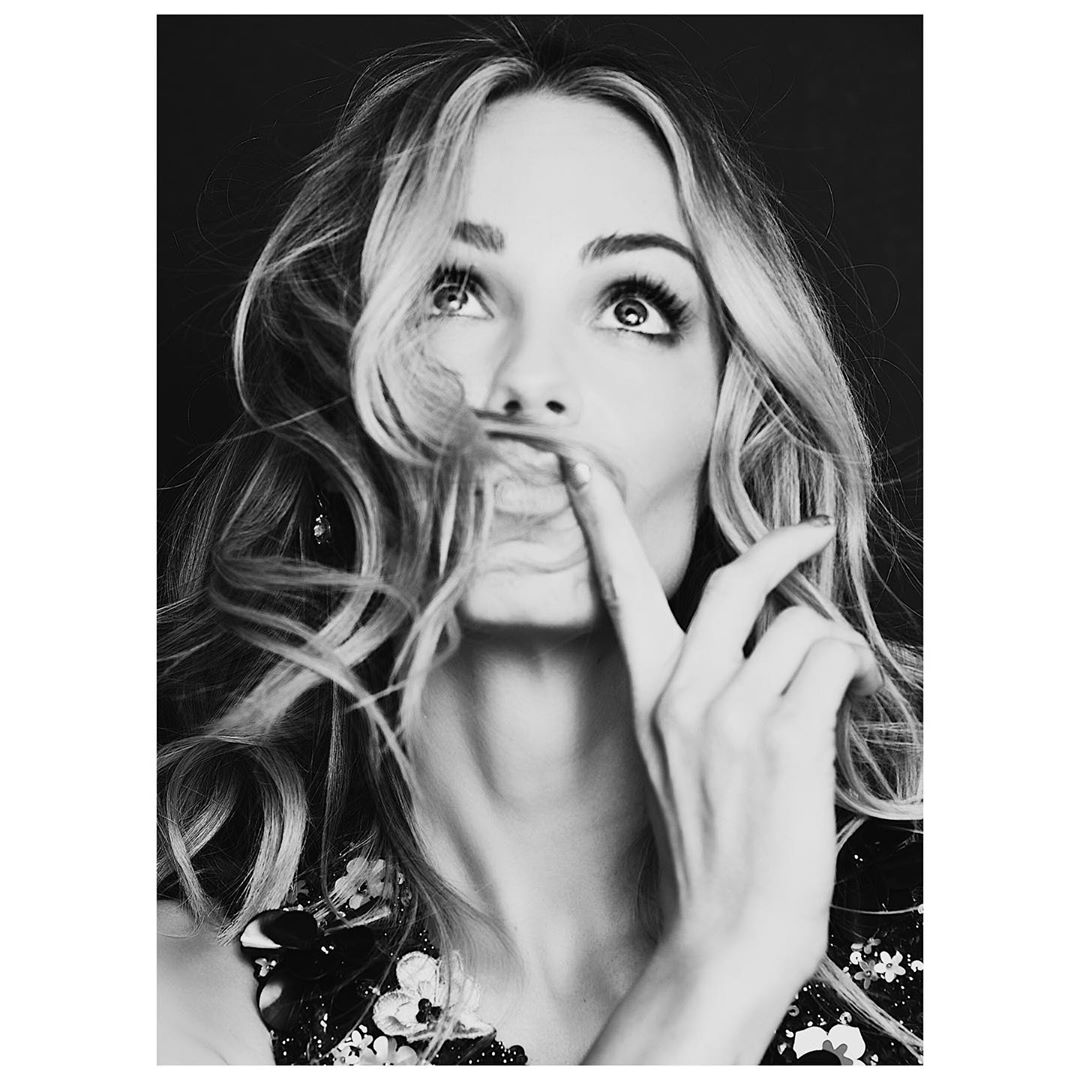 Laura Vandervoort | Celeb Masta 17