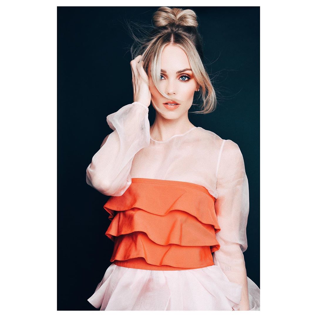 Laura Vandervoort | Celeb Masta 24