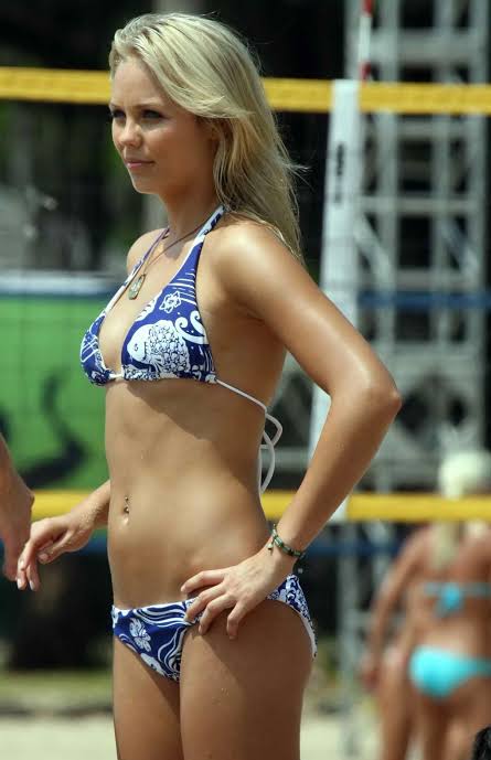 Laura Vandervoort | Celeb Masta 111