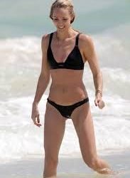 Laura Vandervoort | Celeb Masta 129