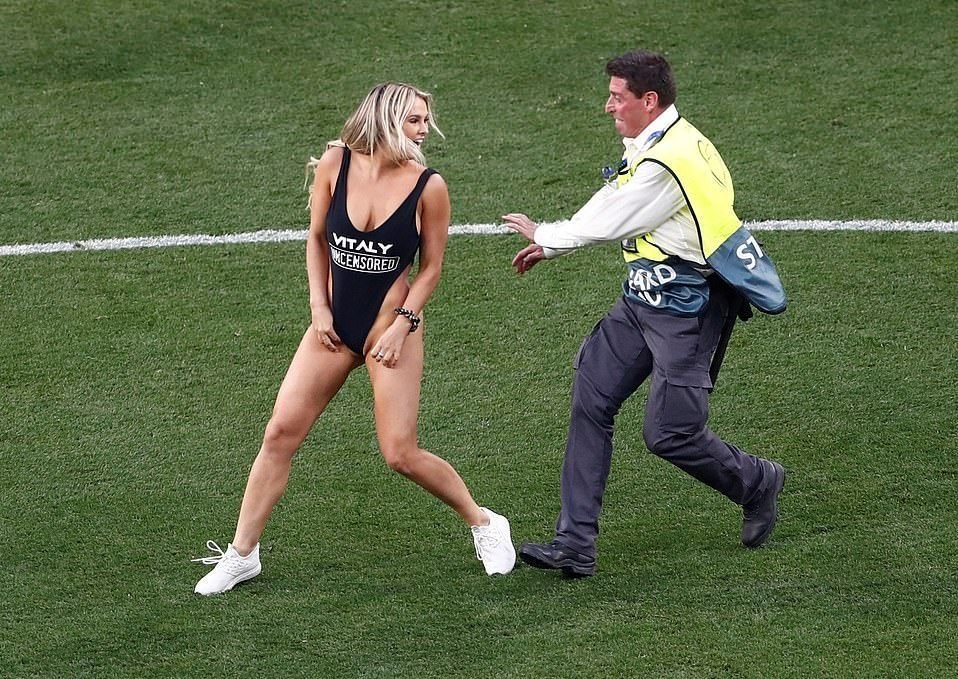 Kinsey Wolanski | Celeb Masta 109