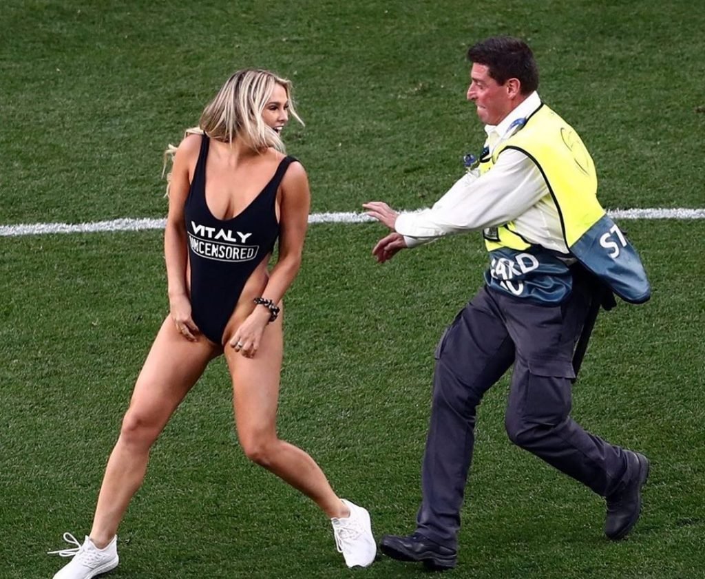 Kinsey Wolanski | Celeb Masta 108