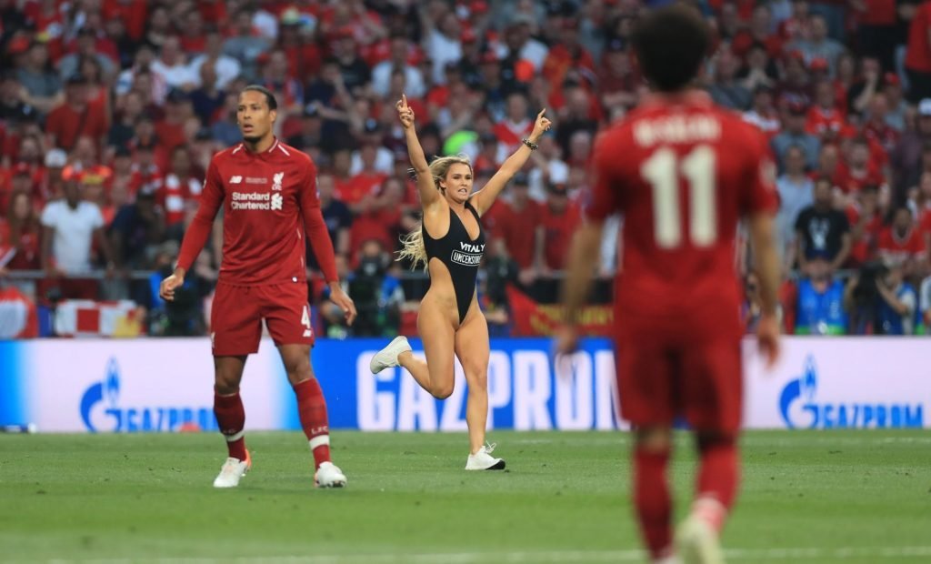 Kinsey Wolanski | Celeb Masta 104